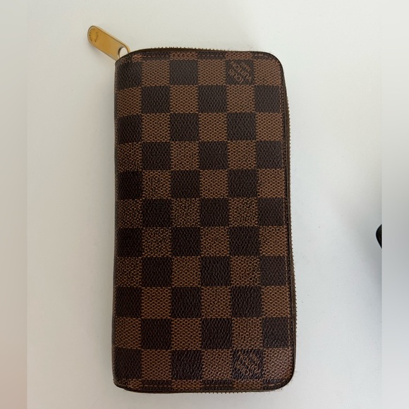 Authentic Louis Vuitton wallet - Picture 5 of 8